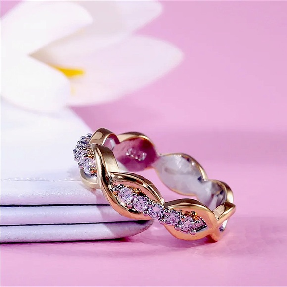 Spiral Shaped Women Ring - Picture 2 of 4